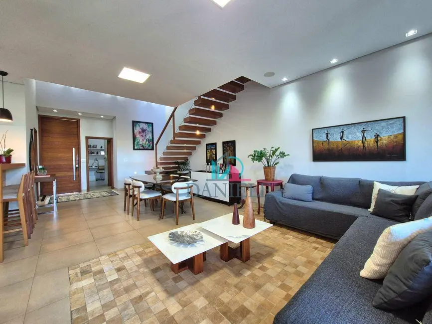 Foto 2 de Casa de Condomínio com 3 quartos à venda, 360m2 em Condomínio Buona Vita, Araraquara - SP