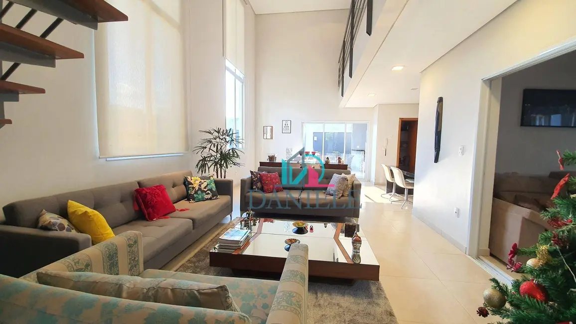 Casa de Condomínio com 3 quartos à venda, 300m2 em Residencial Village Damha II, Araraquara - SP - imagem 4 Foto 4 de Casa de Condomínio com 3 quartos à venda, 300m2 em Residencial Village Damha II, Araraquara - SP