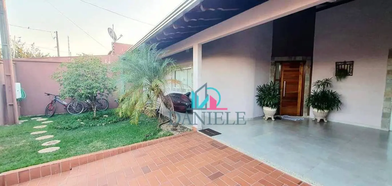 Casa com 3 quartos à venda, 300m2 em Vila Biagioni (Vila Xavier), Araraquara - SP - imagem 8 Foto 8 de Casa com 3 quartos à venda, 300m2 em Vila Biagioni (Vila Xavier), Araraquara - SP