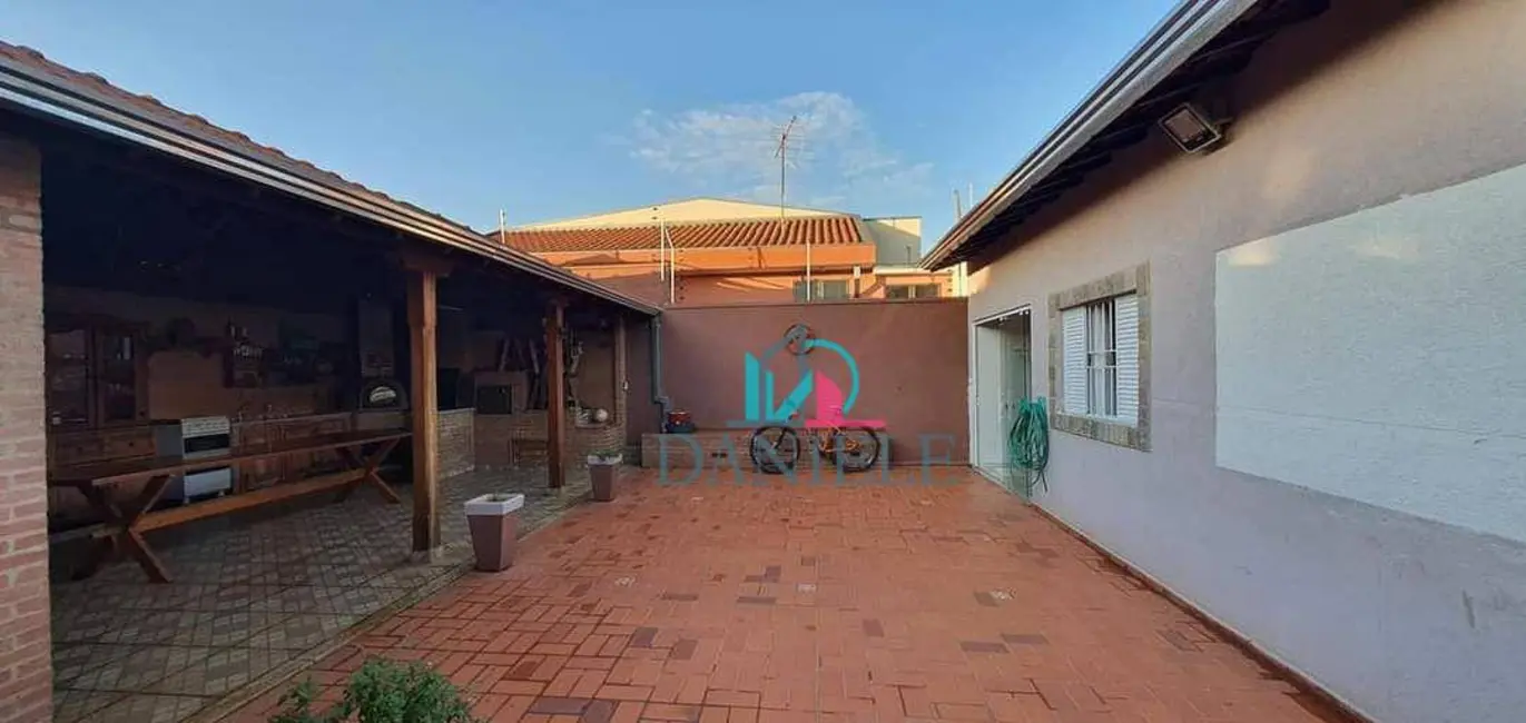 Casa com 3 quartos à venda, 300m2 em Vila Biagioni (Vila Xavier), Araraquara - SP - imagem 4 Foto 4 de Casa com 3 quartos à venda, 300m2 em Vila Biagioni (Vila Xavier), Araraquara - SP