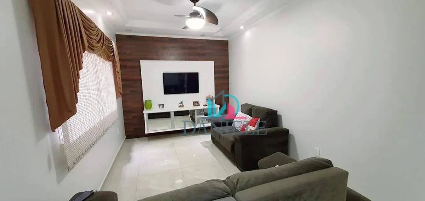 Casa com 3 quartos à venda, 300m2 em Vila Biagioni (Vila Xavier), Araraquara - SP - imagem 9 Foto 9 de Casa com 3 quartos à venda, 300m2 em Vila Biagioni (Vila Xavier), Araraquara - SP