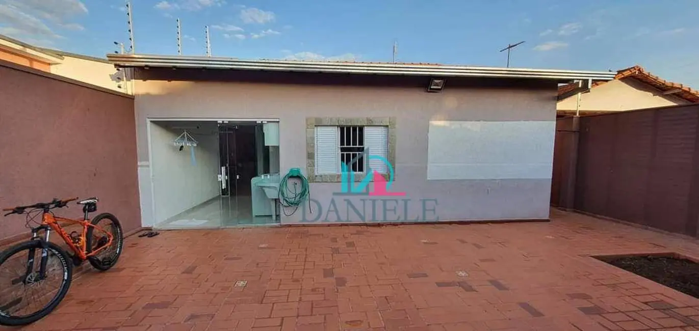 Casa com 3 quartos à venda, 300m2 em Vila Biagioni (Vila Xavier), Araraquara - SP - imagem 7 Foto 7 de Casa com 3 quartos à venda, 300m2 em Vila Biagioni (Vila Xavier), Araraquara - SP