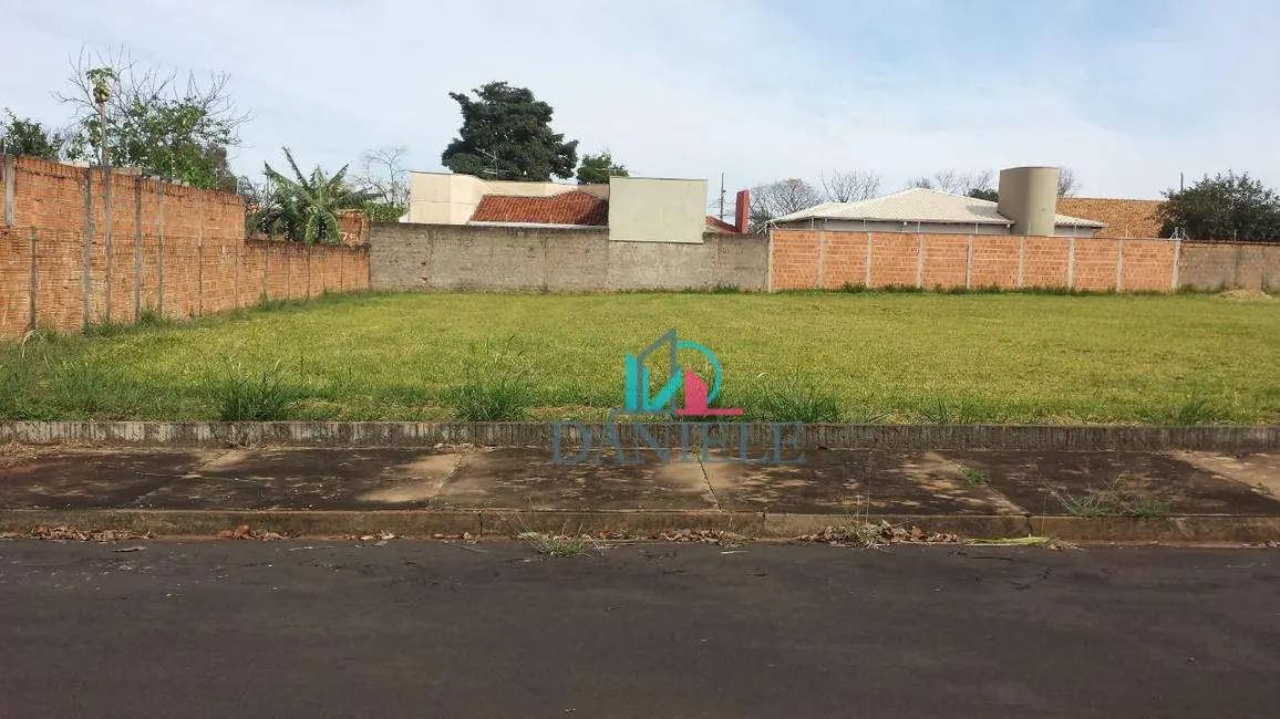 Foto 2 de Terreno / Lote à venda, 705m2 em Cidade Jardim, Araraquara - SP