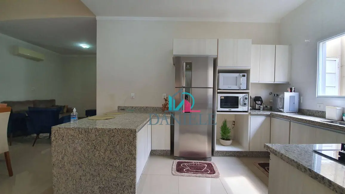 Foto 6 de Casa de Condomínio com 3 quartos à venda, 275m2 em Residencial Village Damha II, Araraquara - SP