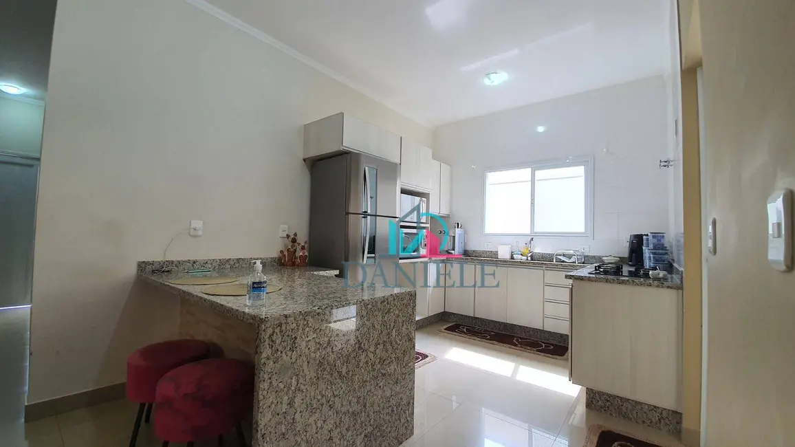 Foto 5 de Casa de Condomínio com 3 quartos à venda, 275m2 em Residencial Village Damha II, Araraquara - SP
