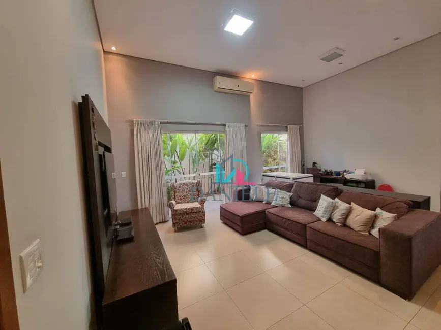 Casa de Condomínio com 3 quartos à venda, 420m2 em Parque Residencial Damha, Araraquara - SP - imagem 3 Foto 3 de Casa de Condomínio com 3 quartos à venda, 420m2 em Parque Residencial Damha, Araraquara - SP