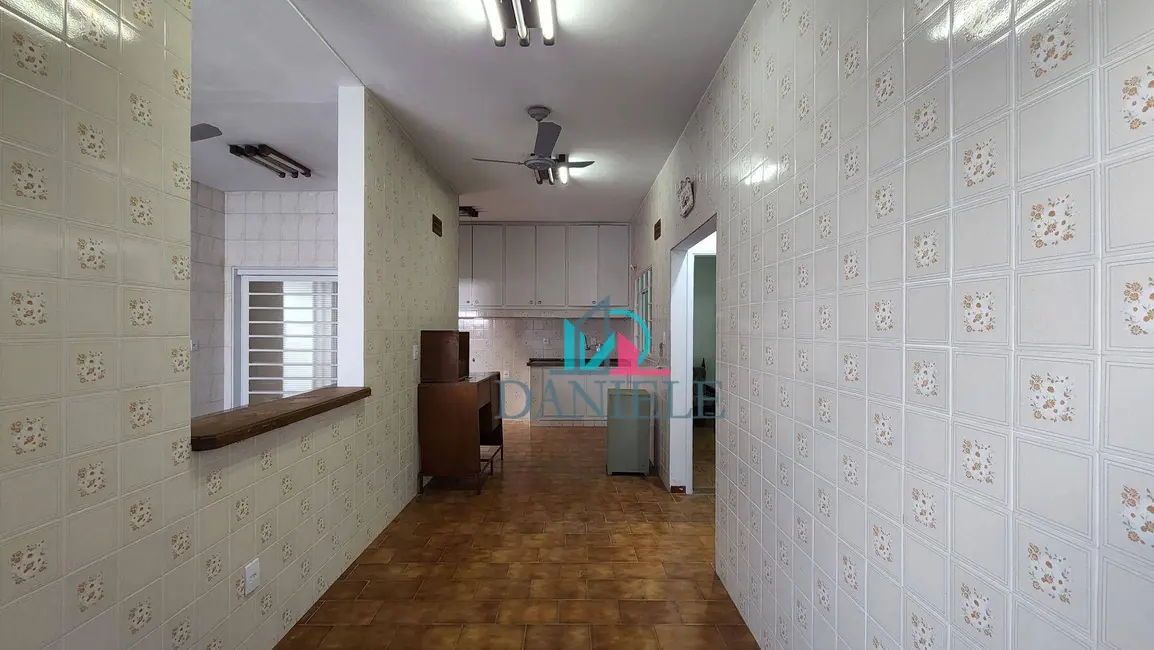 Casa com 3 quartos à venda, 300m2 em Centro, Araraquara - SP - imagem 6 Foto 6 de Casa com 3 quartos à venda, 300m2 em Centro, Araraquara - SP