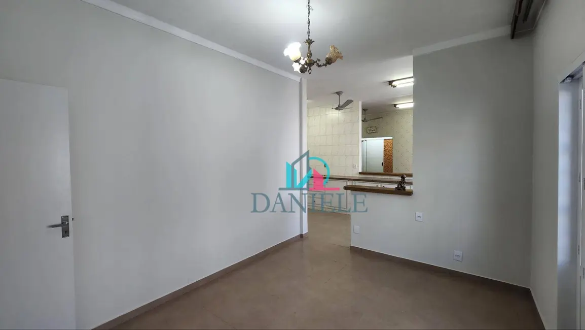 Casa com 3 quartos à venda, 300m2 em Centro, Araraquara - SP - imagem 9 Foto 9 de Casa com 3 quartos à venda, 300m2 em Centro, Araraquara - SP