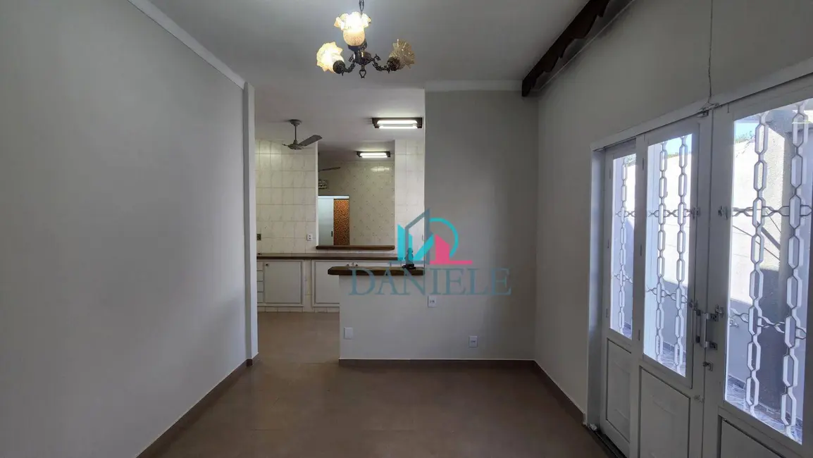 Casa com 3 quartos à venda, 300m2 em Centro, Araraquara - SP - imagem 7 Foto 7 de Casa com 3 quartos à venda, 300m2 em Centro, Araraquara - SP