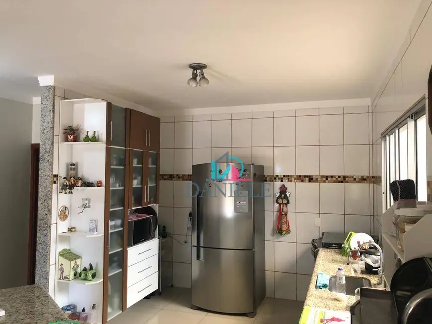 Casa com 3 quartos à venda, 576m2 em Jardim Santa Angelina, Araraquara - SP - imagem 8 Foto 8 de Casa com 3 quartos à venda, 576m2 em Jardim Santa Angelina, Araraquara - SP