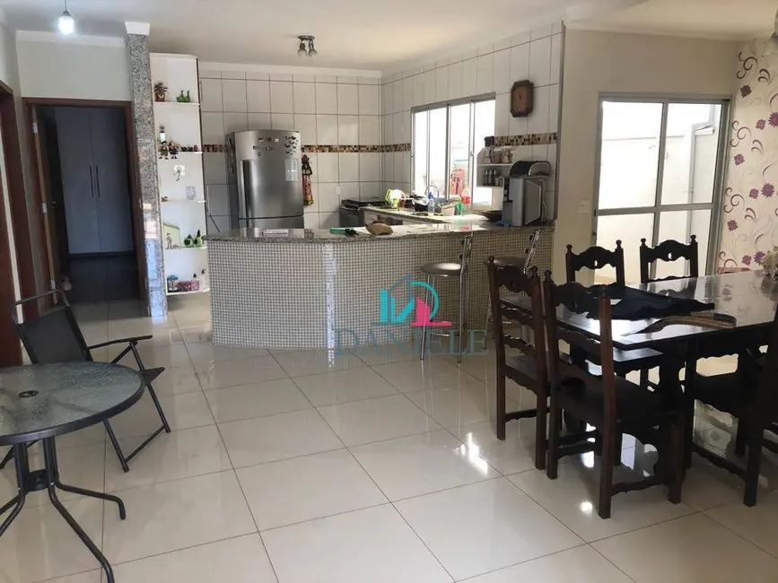 Casa com 3 quartos à venda, 576m2 em Jardim Santa Angelina, Araraquara - SP - imagem 5 Foto 5 de Casa com 3 quartos à venda, 576m2 em Jardim Santa Angelina, Araraquara - SP