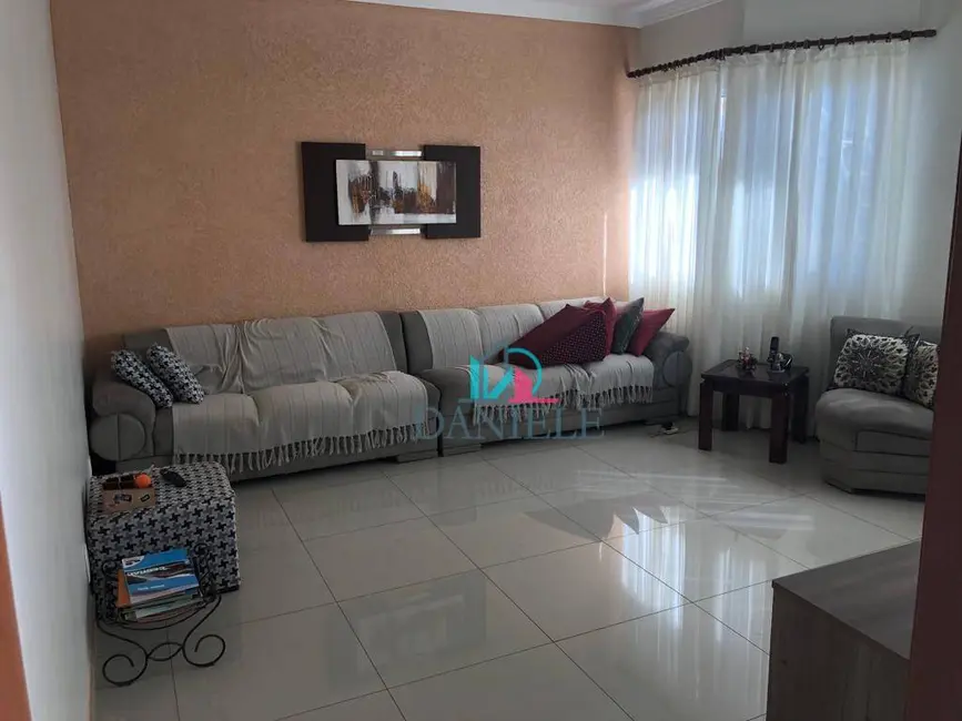 Casa com 3 quartos à venda, 576m2 em Jardim Santa Angelina, Araraquara - SP - imagem 2 Foto 2 de Casa com 3 quartos à venda, 576m2 em Jardim Santa Angelina, Araraquara - SP
