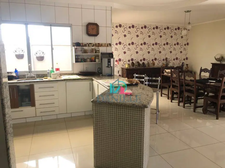 Casa com 3 quartos à venda, 576m2 em Jardim Santa Angelina, Araraquara - SP - imagem 7 Foto 7 de Casa com 3 quartos à venda, 576m2 em Jardim Santa Angelina, Araraquara - SP