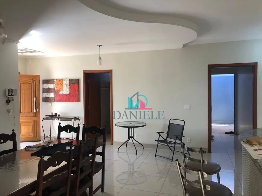 Casa com 3 quartos à venda, 576m2 em Jardim Santa Angelina, Araraquara - SP - imagem 3 Foto 3 de Casa com 3 quartos à venda, 576m2 em Jardim Santa Angelina, Araraquara - SP