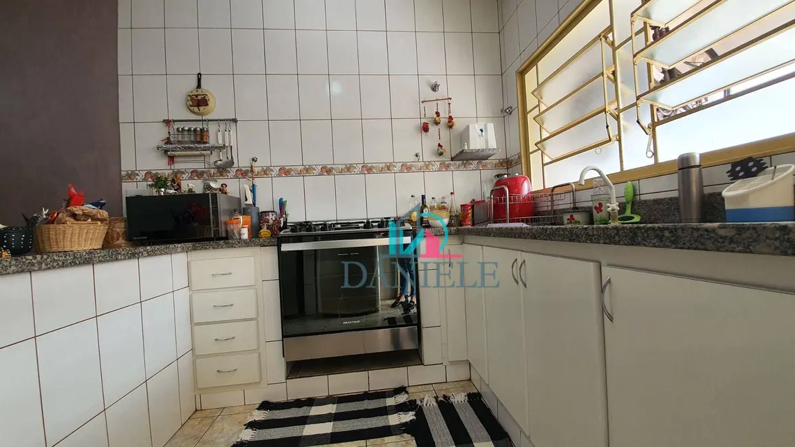 Casa com 3 quartos à venda, 248m2 em Vila Suconasa, Araraquara - SP - imagem 6 Foto 6 de Casa com 3 quartos à venda, 248m2 em Vila Suconasa, Araraquara - SP