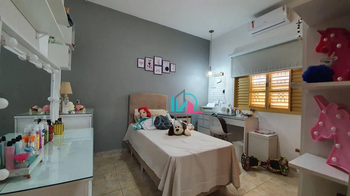 Casa com 3 quartos à venda, 248m2 em Vila Suconasa, Araraquara - SP - imagem 9 Foto 9 de Casa com 3 quartos à venda, 248m2 em Vila Suconasa, Araraquara - SP