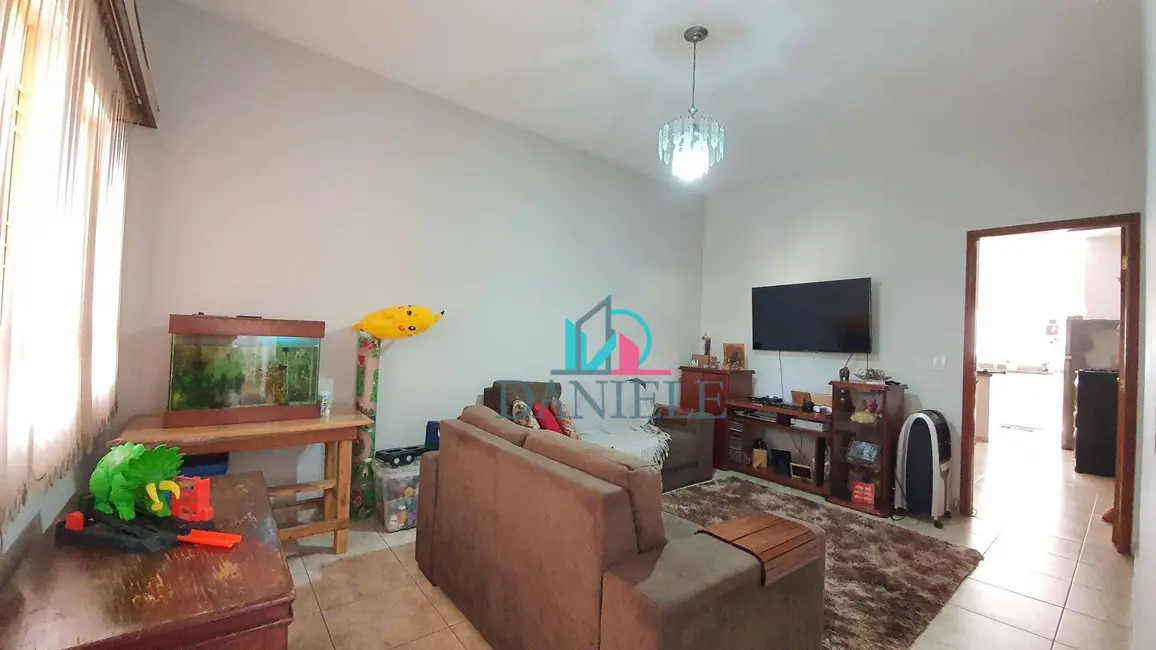 Casa com 3 quartos à venda, 248m2 em Vila Suconasa, Araraquara - SP - imagem 2 Foto 2 de Casa com 3 quartos à venda, 248m2 em Vila Suconasa, Araraquara - SP