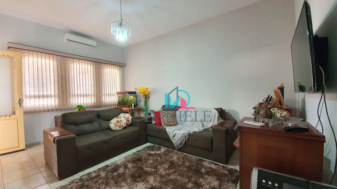 Casa com 3 quartos à venda, 248m2 em Vila Suconasa, Araraquara - SP - imagem 3 Foto 3 de Casa com 3 quartos à venda, 248m2 em Vila Suconasa, Araraquara - SP