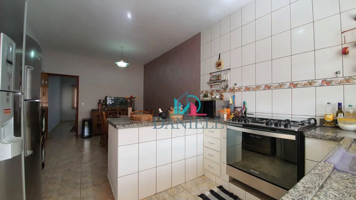 Casa com 3 quartos à venda, 248m2 em Vila Suconasa, Araraquara - SP - imagem 5 Foto 5 de Casa com 3 quartos à venda, 248m2 em Vila Suconasa, Araraquara - SP