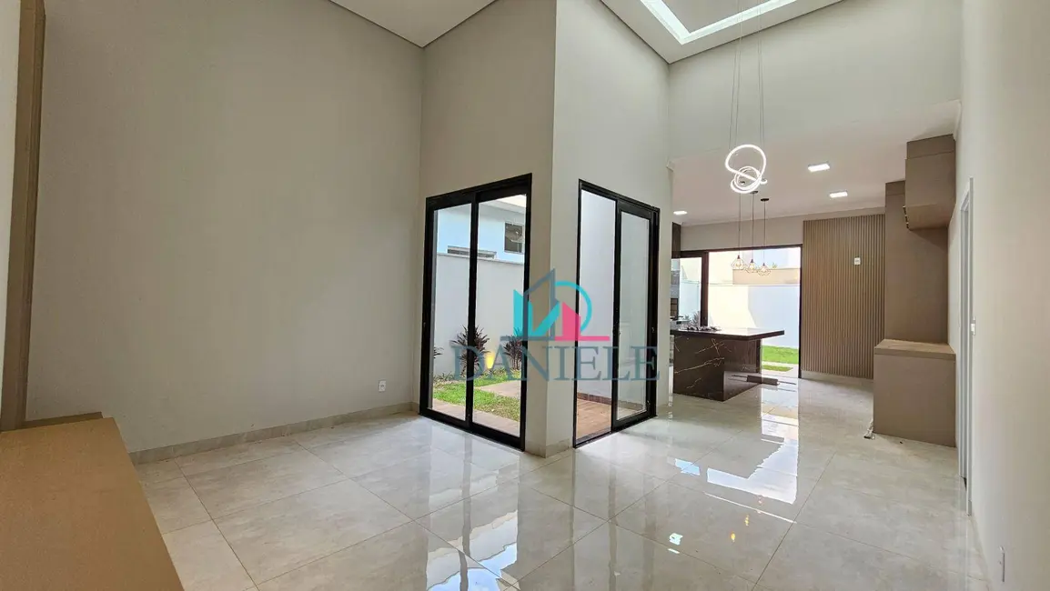 Foto 1 de Casa de Condomínio com 3 quartos à venda, 275m2 em Residencial Village Damha II, Araraquara - SP