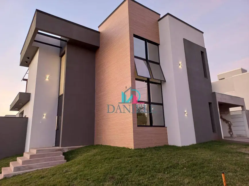 Casa de Condomínio com 3 quartos à venda, 250m2 em Parque Atlanta, Araraquara - SP - imagem 2 Foto 2 de Casa de Condomínio com 3 quartos à venda, 250m2 em Parque Atlanta, Araraquara - SP