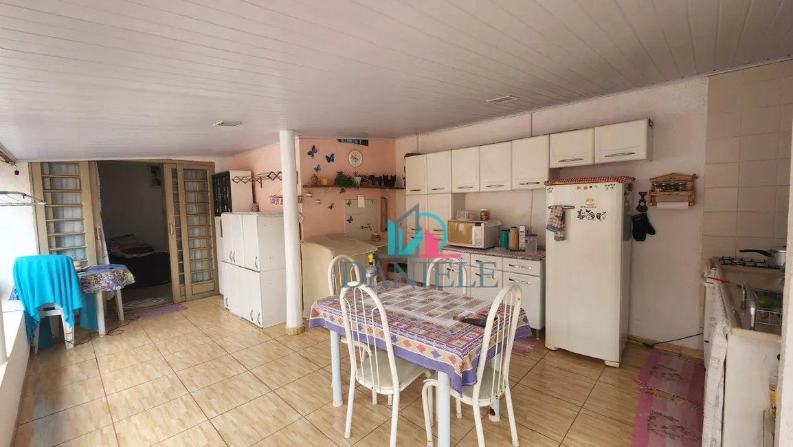 Casa com 2 quartos à venda, 195m2 em Jardim Maria Luiza, Araraquara - SP - imagem 8 Foto 8 de Casa com 2 quartos à venda, 195m2 em Jardim Maria Luiza, Araraquara - SP