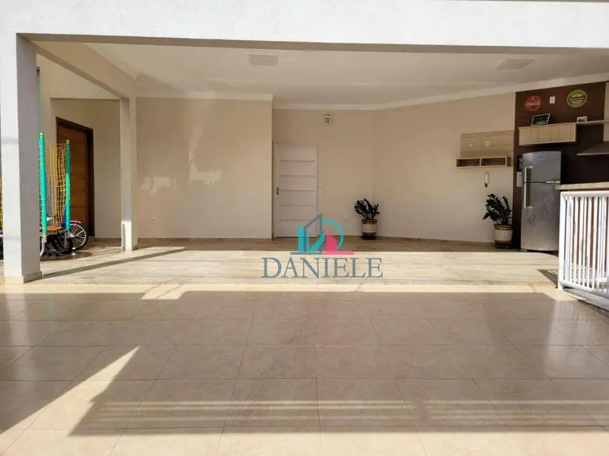 Casa com 3 quartos à venda, 351m2 em Vila Suconasa, Araraquara - SP - imagem 2 Foto 2 de Casa com 3 quartos à venda, 351m2 em Vila Suconasa, Araraquara - SP