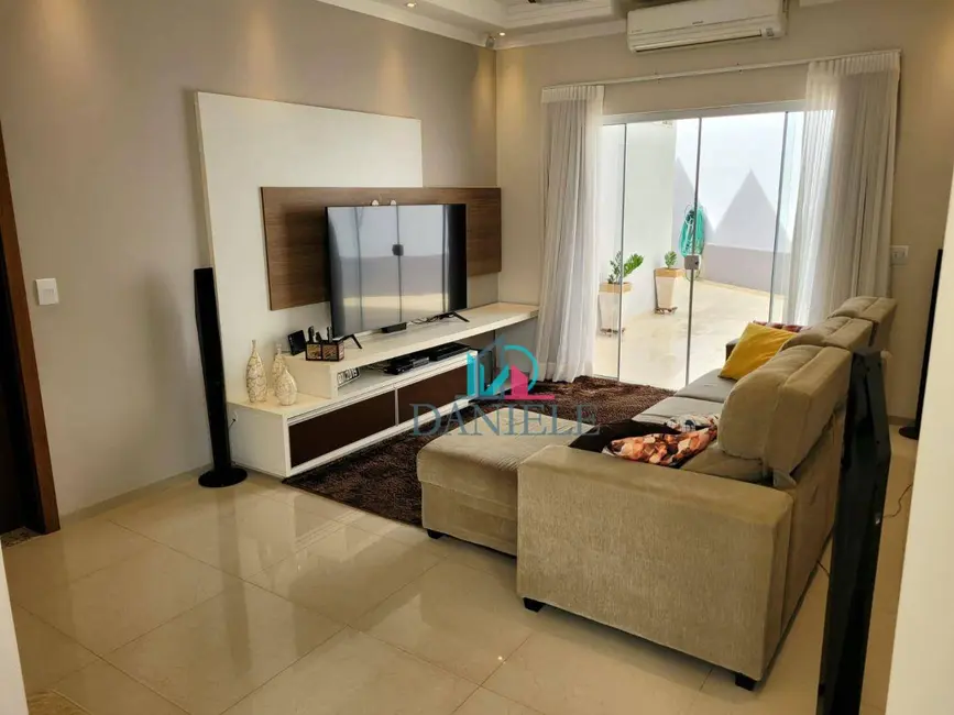 Casa com 3 quartos à venda, 351m2 em Vila Suconasa, Araraquara - SP - imagem 7 Foto 7 de Casa com 3 quartos à venda, 351m2 em Vila Suconasa, Araraquara - SP