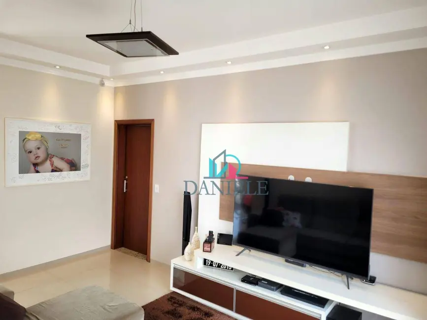 Casa com 3 quartos à venda, 351m2 em Vila Suconasa, Araraquara - SP - imagem 9 Foto 9 de Casa com 3 quartos à venda, 351m2 em Vila Suconasa, Araraquara - SP