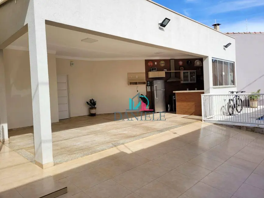 Casa com 3 quartos à venda, 351m2 em Vila Suconasa, Araraquara - SP - imagem 1 Foto 1 de Casa com 3 quartos à venda, 351m2 em Vila Suconasa, Araraquara - SP