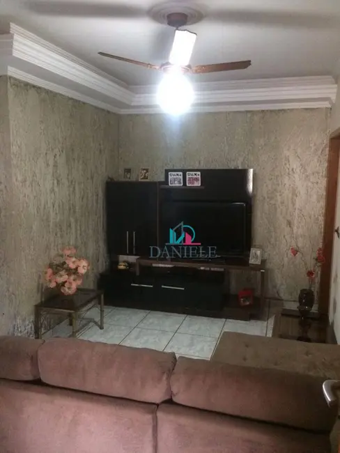 Foto 2 de Casa com 3 quartos à venda, 250m2 em Parque Residencial Vale do Sol, Araraquara - SP
