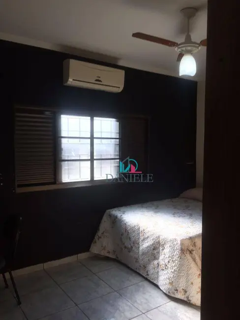 Casa com 3 quartos à venda, 250m2 em Parque Residencial Vale do Sol, Araraquara - SP - imagem 8 Foto 8 de Casa com 3 quartos à venda, 250m2 em Parque Residencial Vale do Sol, Araraquara - SP