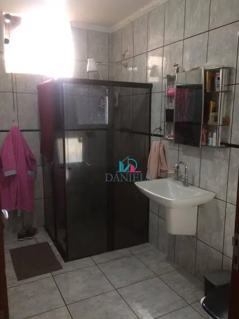Casa com 3 quartos à venda, 250m2 em Parque Residencial Vale do Sol, Araraquara - SP - imagem 6 Foto 6 de Casa com 3 quartos à venda, 250m2 em Parque Residencial Vale do Sol, Araraquara - SP