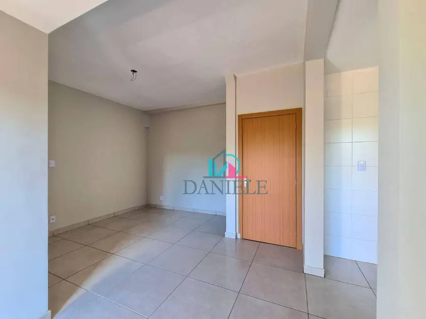 Foto 2 de Apartamento com 2 quartos à venda, 61m2 em Centro, Araraquara - SP