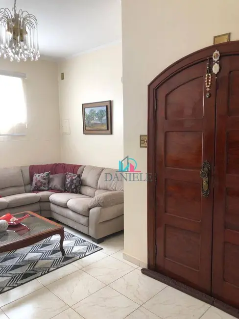 Foto 2 de Casa com 4 quartos à venda, 255m2 em Vila José Bonifácio, Araraquara - SP