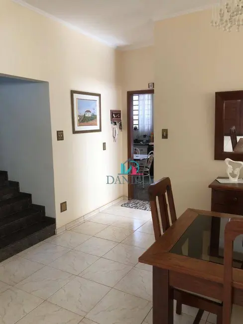 Foto 1 de Casa com 4 quartos à venda, 255m2 em Vila José Bonifácio, Araraquara - SP
