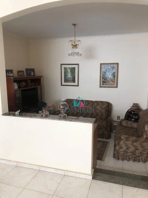 Casa com 4 quartos à venda, 255m2 em Vila José Bonifácio, Araraquara - SP - imagem 6 Foto 6 de Casa com 4 quartos à venda, 255m2 em Vila José Bonifácio, Araraquara - SP