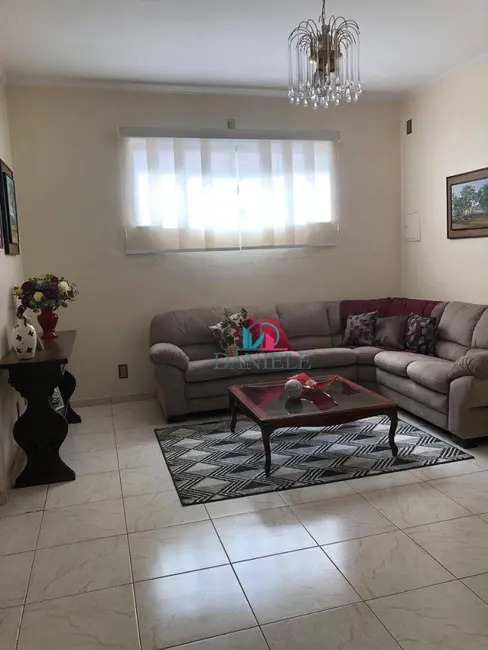 Casa com 4 quartos à venda, 255m2 em Vila José Bonifácio, Araraquara - SP - imagem 3 Foto 3 de Casa com 4 quartos à venda, 255m2 em Vila José Bonifácio, Araraquara - SP