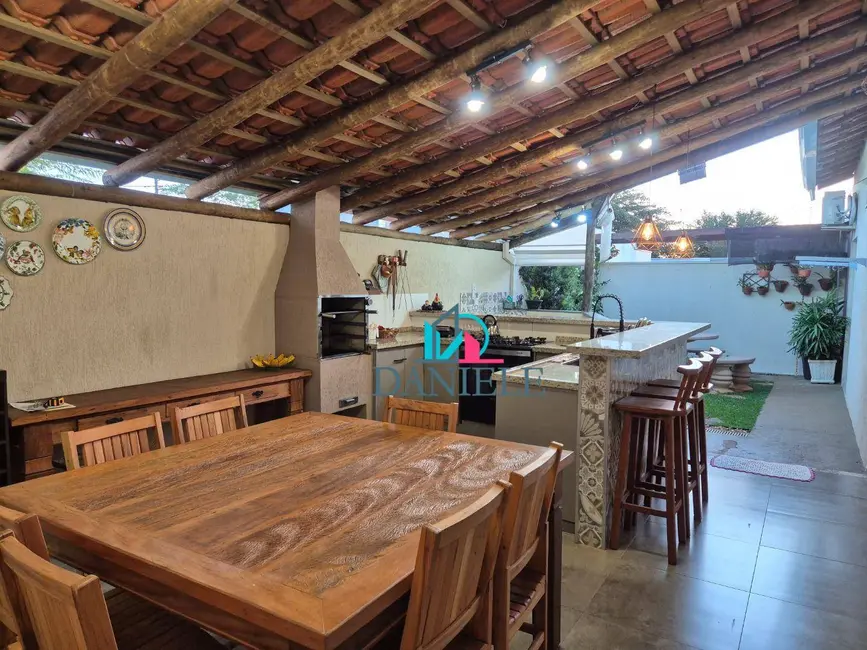 Casa de Condomínio com 3 quartos à venda, 200m2 em Doutor Tancredo de Almeida Neves, Araraquara - SP - imagem 1 Foto 1 de Casa de Condomínio com 3 quartos à venda, 200m2 em Doutor Tancredo de Almeida Neves, Araraquara - SP