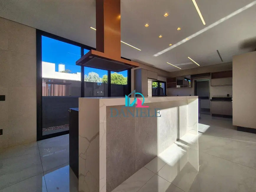 Casa de Condomínio com 3 quartos à venda, 336m2 em Araraquara - SP - imagem 5 Foto 5 de Casa de Condomínio com 3 quartos à venda, 336m2 em Araraquara - SP