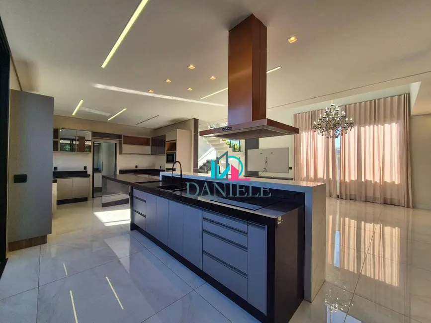 Casa de Condomínio com 3 quartos à venda, 336m2 em Araraquara - SP - imagem 3 Foto 3 de Casa de Condomínio com 3 quartos à venda, 336m2 em Araraquara - SP