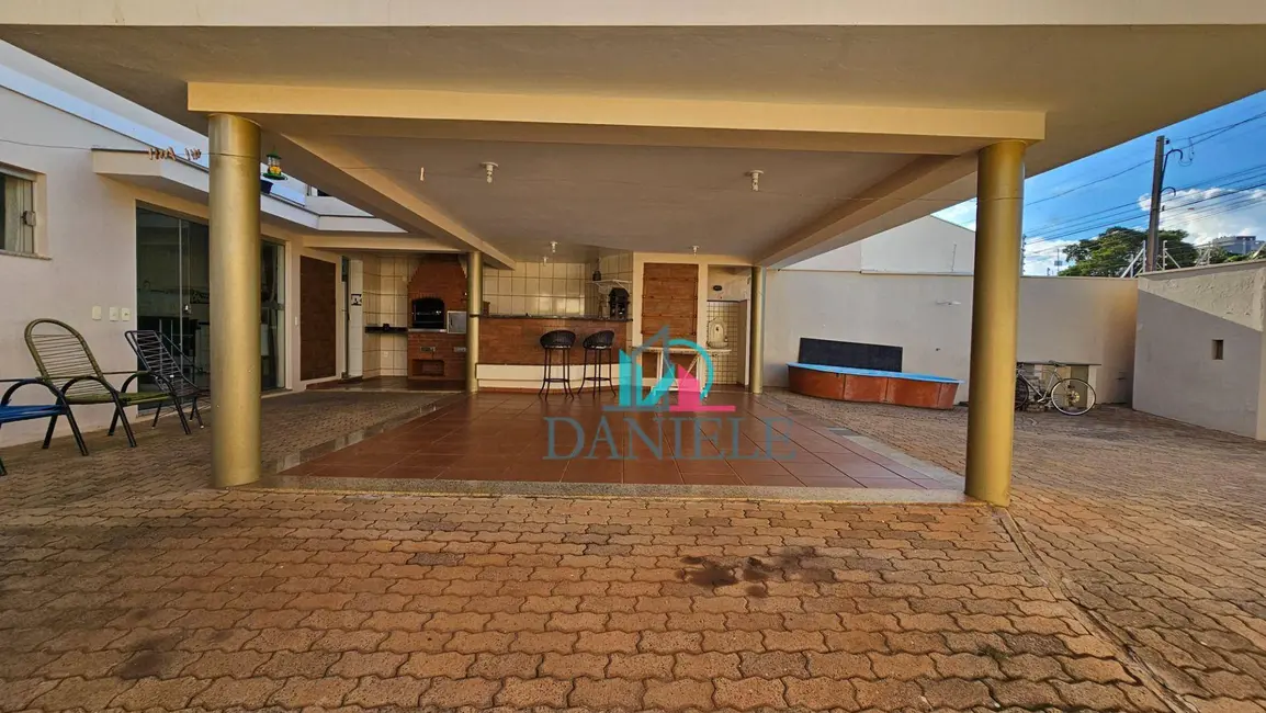 Casa com 3 quartos à venda, 318m2 em Vila Cidade Industrial (Vila Xavier), Araraquara - SP - imagem 4 Foto 4 de Casa com 3 quartos à venda, 318m2 em Vila Cidade Industrial (Vila Xavier), Araraquara - SP