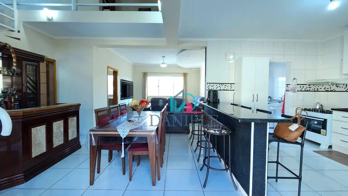 Casa com 3 quartos à venda, 318m2 em Vila Cidade Industrial (Vila Xavier), Araraquara - SP - imagem 9 Foto 9 de Casa com 3 quartos à venda, 318m2 em Vila Cidade Industrial (Vila Xavier), Araraquara - SP