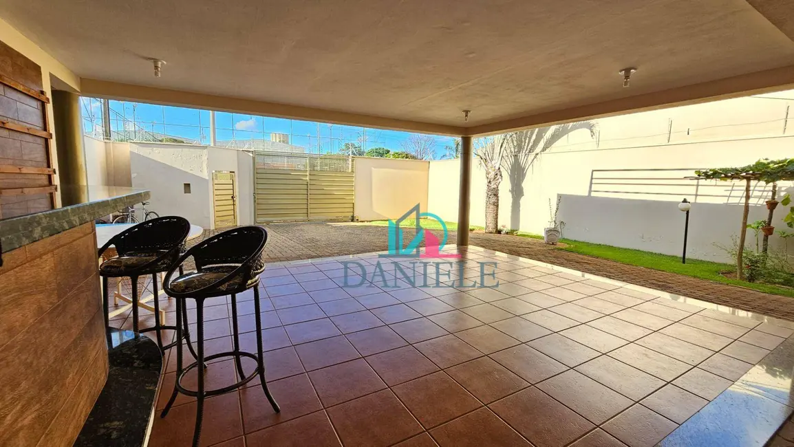 Casa com 3 quartos à venda, 318m2 em Vila Cidade Industrial (Vila Xavier), Araraquara - SP - imagem 6 Foto 6 de Casa com 3 quartos à venda, 318m2 em Vila Cidade Industrial (Vila Xavier), Araraquara - SP