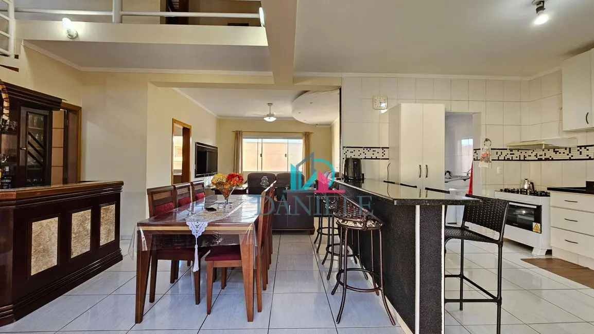 Casa com 3 quartos à venda, 318m2 em Vila Cidade Industrial (Vila Xavier), Araraquara - SP - imagem 7 Foto 7 de Casa com 3 quartos à venda, 318m2 em Vila Cidade Industrial (Vila Xavier), Araraquara - SP