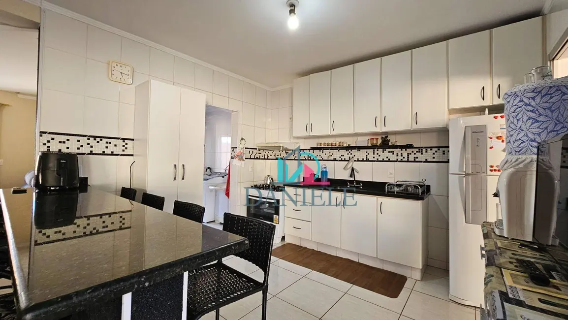 Casa com 3 quartos à venda, 318m2 em Vila Cidade Industrial (Vila Xavier), Araraquara - SP - imagem 8 Foto 8 de Casa com 3 quartos à venda, 318m2 em Vila Cidade Industrial (Vila Xavier), Araraquara - SP