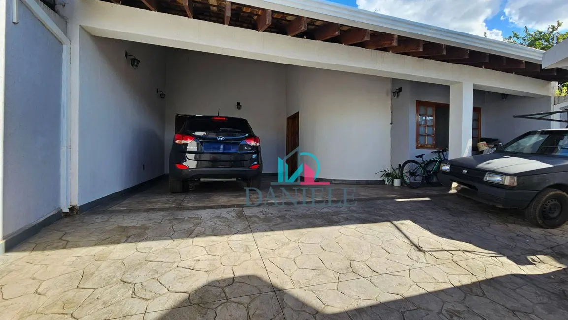 Foto 1 de Casa com 3 quartos à venda, 283m2 em Jardim das Estações (Vila Xavier), Araraquara - SP