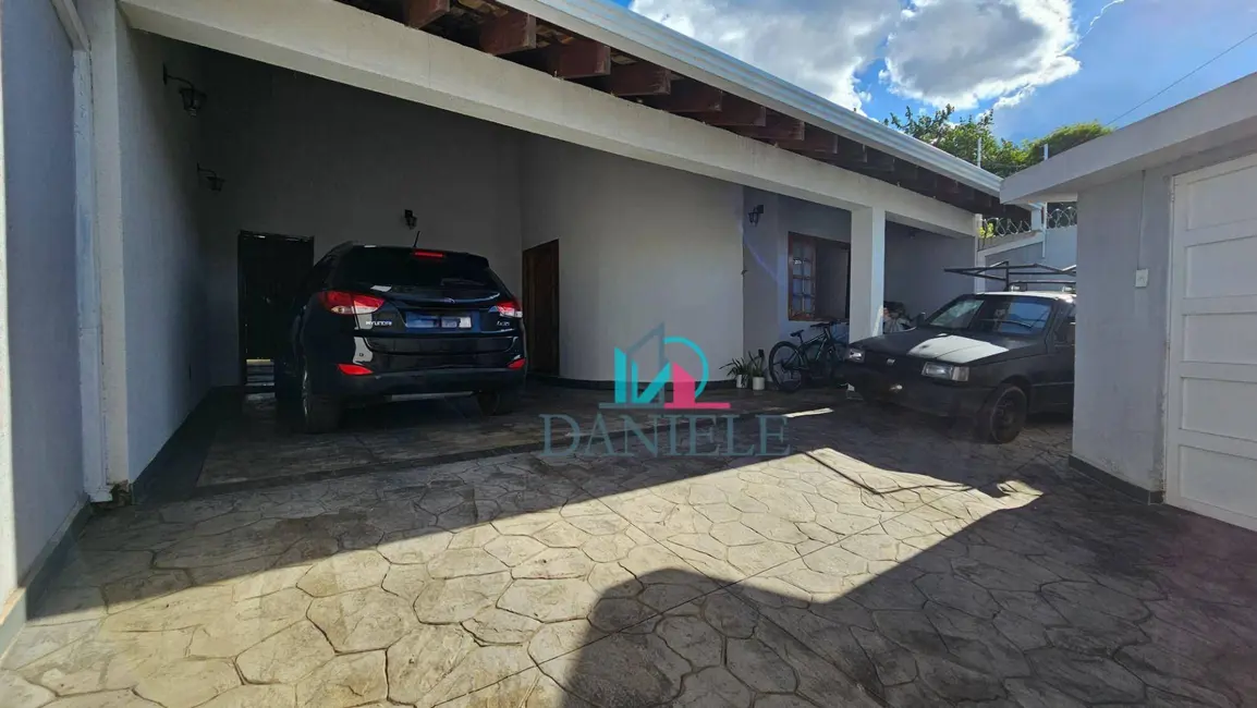 Foto 2 de Casa com 3 quartos à venda, 283m2 em Jardim das Estações (Vila Xavier), Araraquara - SP