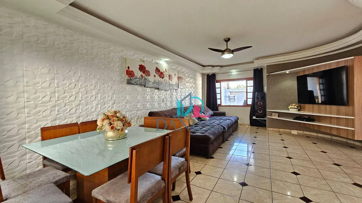 Casa com 3 quartos à venda, 283m2 em Jardim das Estações (Vila Xavier), Araraquara - SP - imagem 3 Foto 3 de Casa com 3 quartos à venda, 283m2 em Jardim das Estações (Vila Xavier), Araraquara - SP