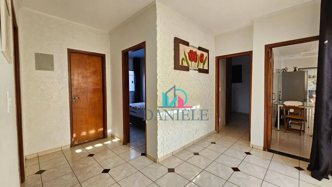Casa com 3 quartos à venda, 283m2 em Jardim das Estações (Vila Xavier), Araraquara - SP - imagem 6 Foto 6 de Casa com 3 quartos à venda, 283m2 em Jardim das Estações (Vila Xavier), Araraquara - SP